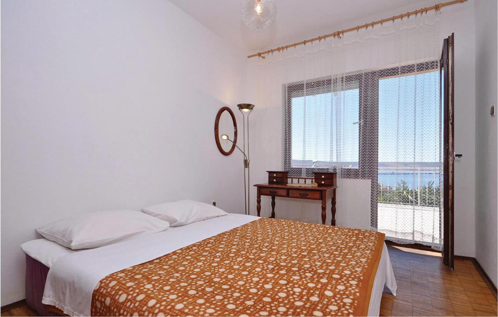 2 Bedroom Lovely Apartment In Стариград-Пакленица Екстериор снимка